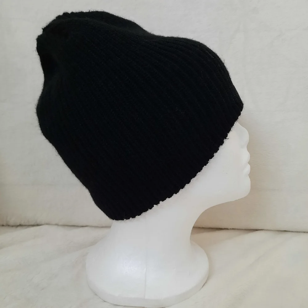 Ted Bear black ribbed knit slouchy beanie stocking hat